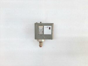 JOHNSON CONTROLS P70AA-5 PRESSURE TRANSMITTER