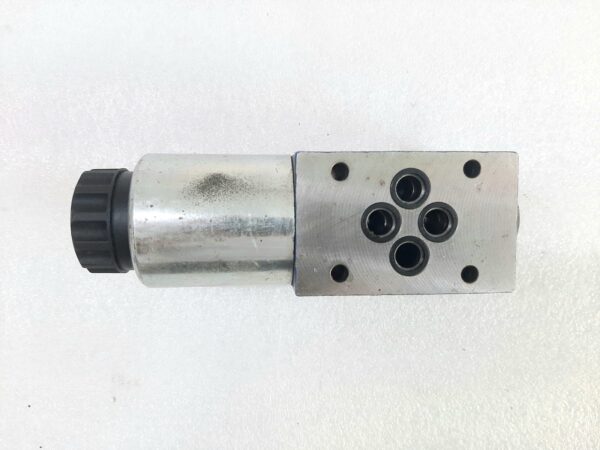 REXROTH R900913276 SOLENOID VALVE 4WE 6 X7-62/EG24N9K4