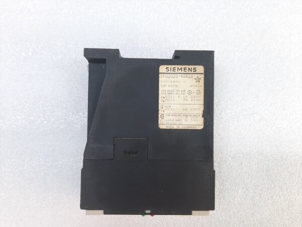 SIEMENS 7PU2020-4AN20 TIME RELAY 220-240V~ 60MIN