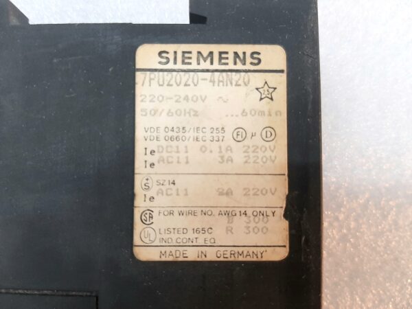 SIEMENS 7PU2020-4AN20 TIME RELAY 220-240V~ 60MIN