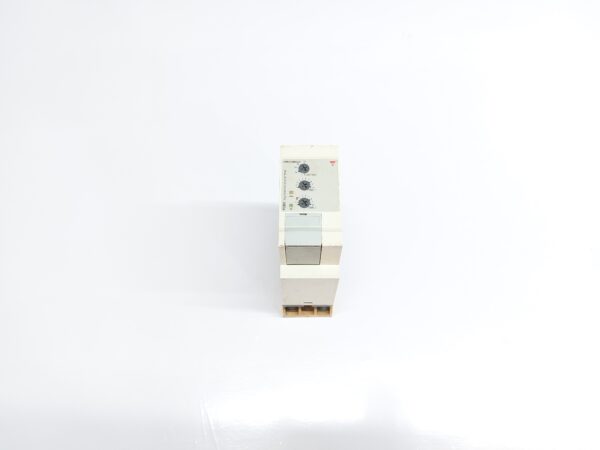 CARLO GAVAZZI PCB01DM24 ASYMMETRICAL RECYCLER TIMER WITH BASE