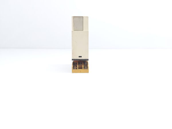 CARLO GAVAZZI PCB01DM24 ASYMMETRICAL RECYCLER TIMER WITH BASE