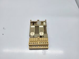 SIEMENS SIMATIC S5 6ES5 700-8MA11 BUS MODULE