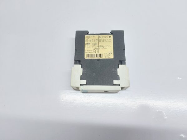 SIEMENS SIRIUS 3R 3RP1574-1NP30 TIME RELAY