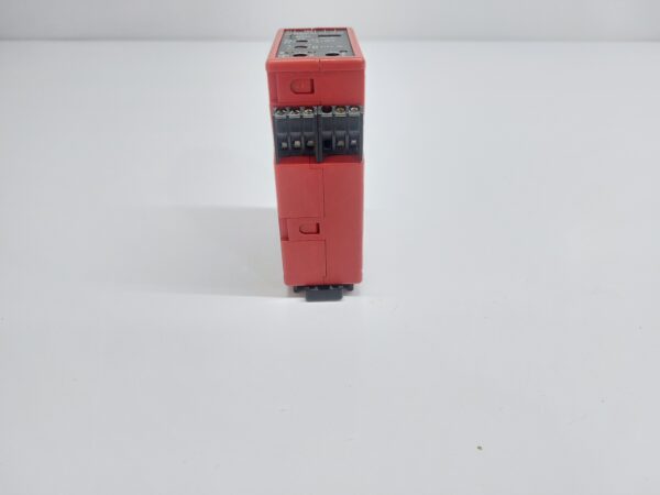 THIIM UMCA E400 DA3C MULTIFUNCTION VOLTAGE RELAY - Image 4