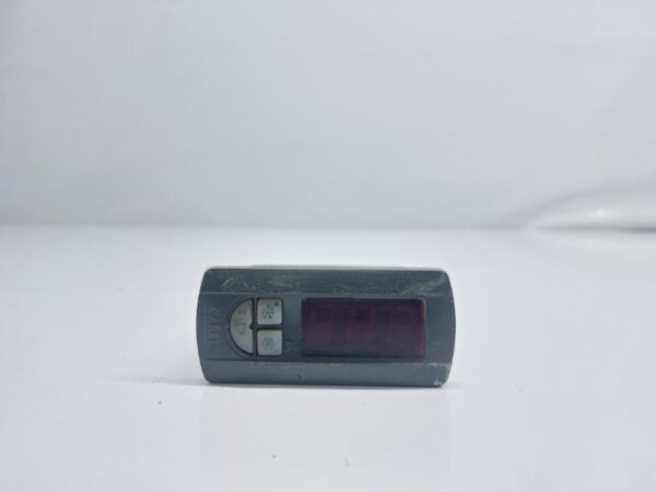 CAREL PJ32S0P000 TEMPERATURE CONTROLLER