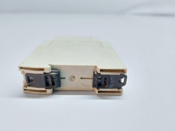 CROUZET EUL VOLTAGE CONTROL RELAY 84 872 001