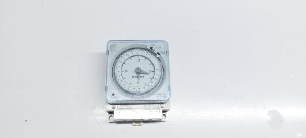 LEGRAND 649 915 MXIREC 4QT SURFACE MOUNTING TIME SWITCH - Image 3