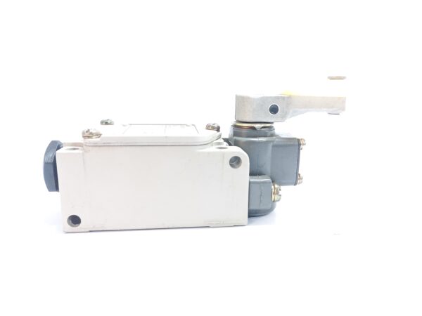 OMRON WL CA2-26N LIMIT SWITCH ROLLER LEVER NEMA A600