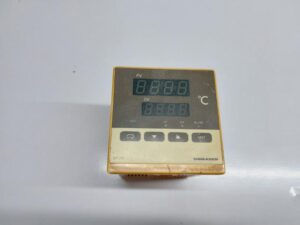 SHIMADEN SR73-8Y1-1C TEMPERATURE CONTROLLER