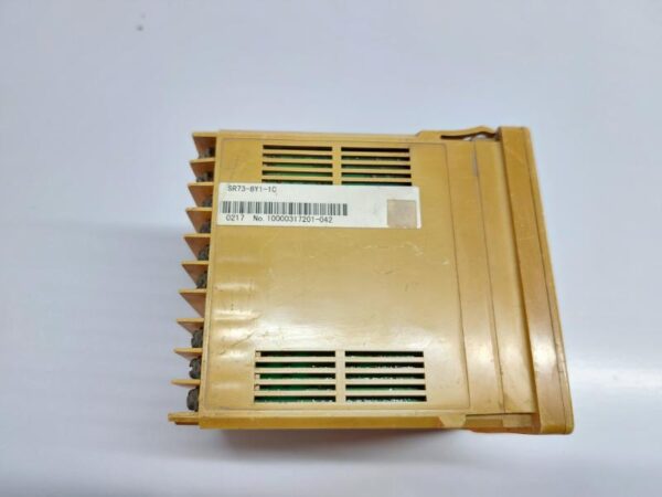 SHIMADEN SR73-8Y1-1C TEMPERATURE CONTROLLER