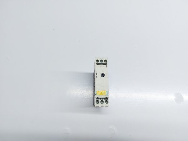 SIEMENS 3RP1513-1AP30TIME DELAY RELAY