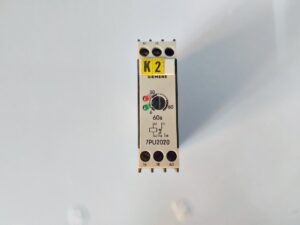 SIEMENS 7PU2020-2AN20 TIME RELAY