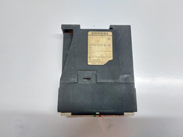 SIEMENS 7PU2020-2AN20 TIME RELAY