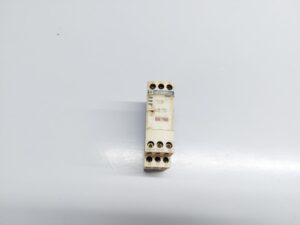 TELEMECANIQUE RE7TP13BU TIME DELAY RELAY