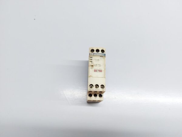 TELEMECANIQUE RE7TP13BU TIME DELAY RELAY