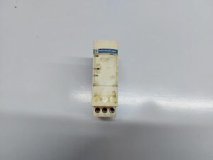 TELEMECANIQUE RE8TA31BU TIME RELAY 0.3S-30S