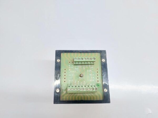 UNITECH UT-102 MEASURING INSTRUMENTS