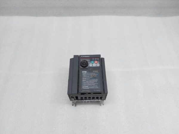 MITSUBISHI D700 FR-D740-022-EC INVERTER 3.5A 3PH AC380-480V 50/60HZ