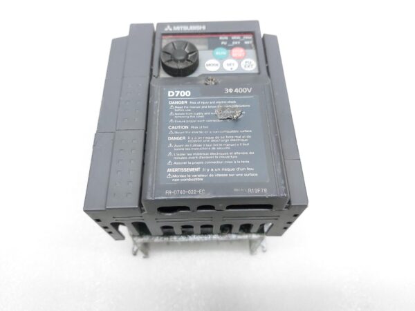 MITSUBISHI D700 FR-D740-022-EC INVERTER 3.5A 3PH AC380-480V 50/60HZ