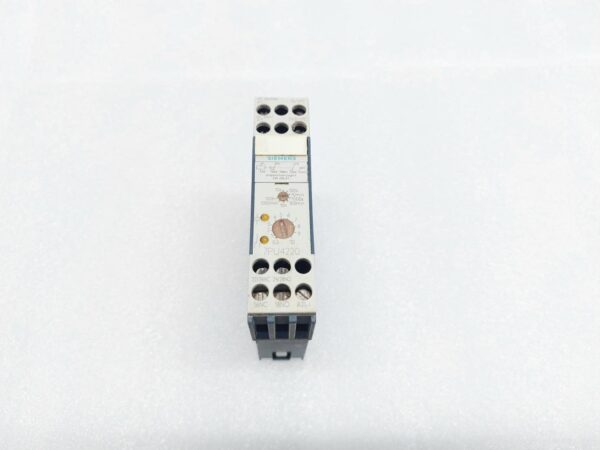 SIEMENS 7PU4220-2BN20 MULTIFUNCTION TIMER RELAY