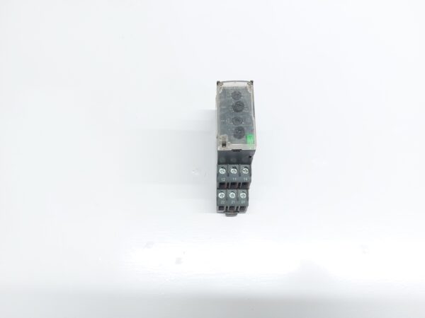 TELEMECANIQUE RM22LA32MR LEVEL CONTROL RELAY 24-240VAC